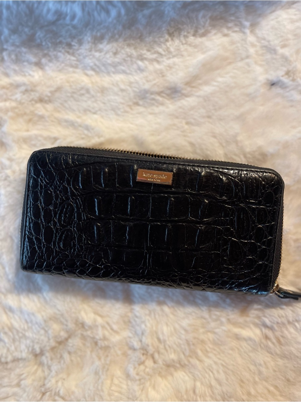 kate spade black croc-embossed zip-around wallet with gold plaque